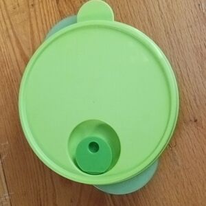 Tupperware Divided Green Microwave Reheatable Bowl with Lid
